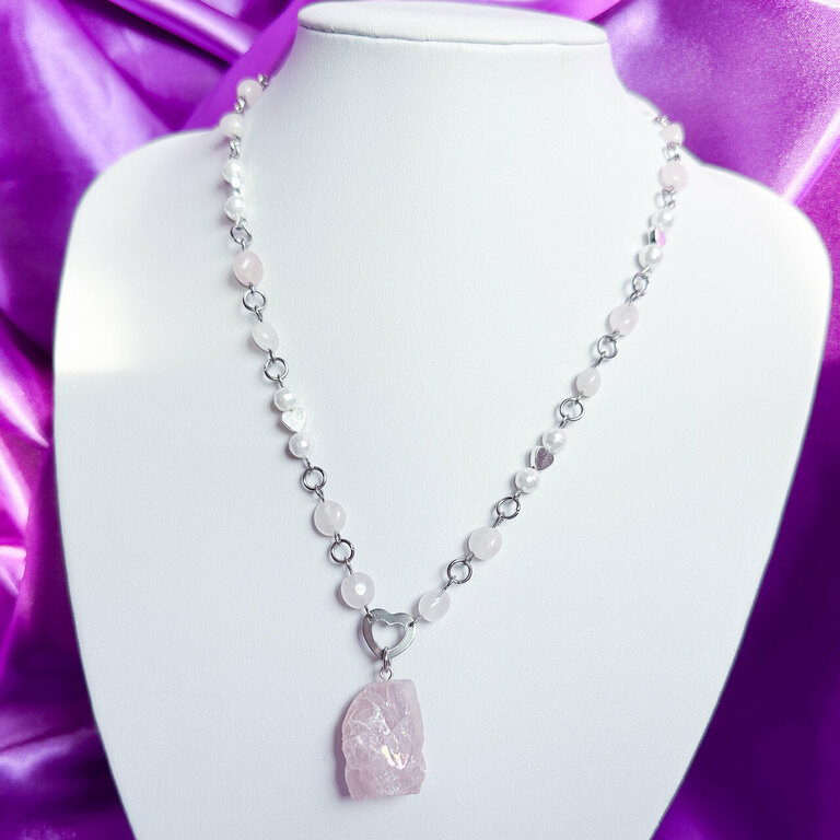 magiczna biżuteria z kryształem górskim  w kolorze różowym
