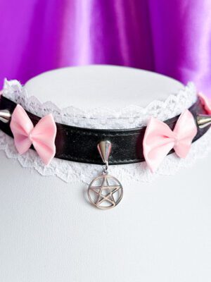 Uroczy choker z pentagramem i kokardkami