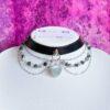 Czarny choker z ekoskóry z zawieszką w kształcie serca z labradorytu, srebrnymi łańcuszkami i koralikami w stylu gothic fantasy